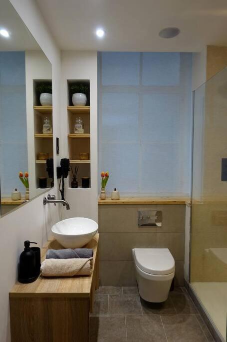 Apartment Stylish City-centre With Balcony Liverpool